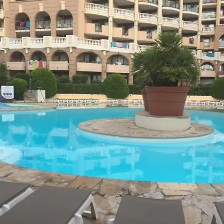 Apartment Climatise Avec Piscine Et Wi-fi, A 150m Des Plages Et Du Centre-ville De - Fr-1-609-41